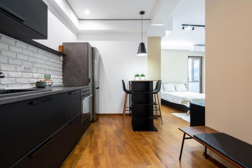 Wonderful Victorie Apartment Бухарест Экстерьер фото